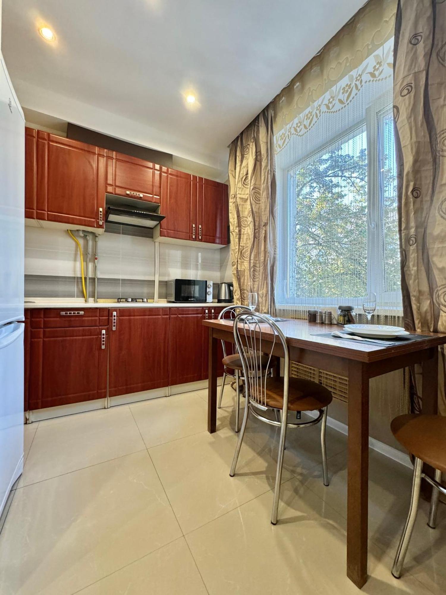 Apartpoltava світлі та стильні в центрі полтави біля театру гоголя, цум, банківський чек Apartment Poltawa